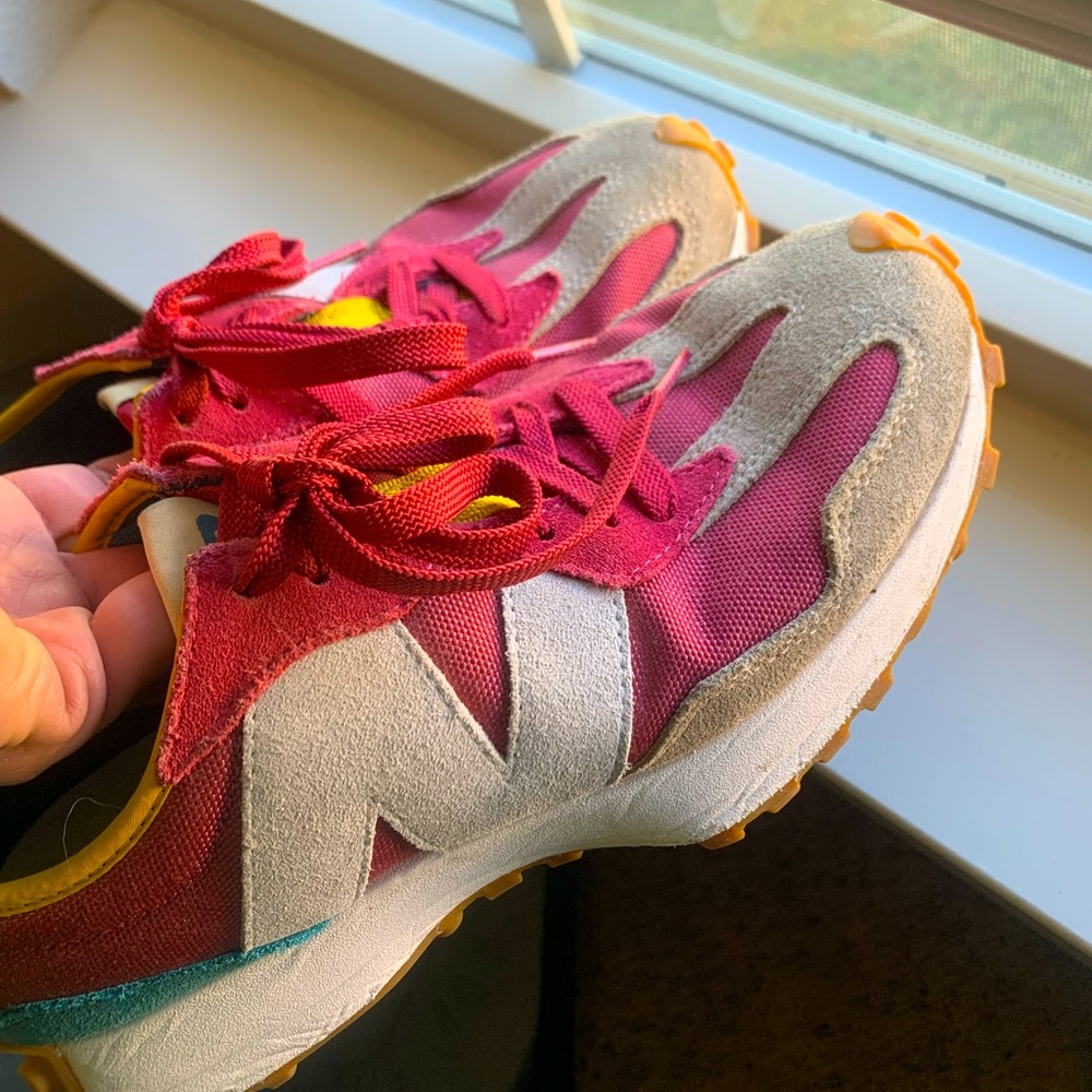 New Balance 327